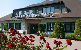 Hotel Sachsengang - Free Parking, Near U1 & U2 - Self-Check-In